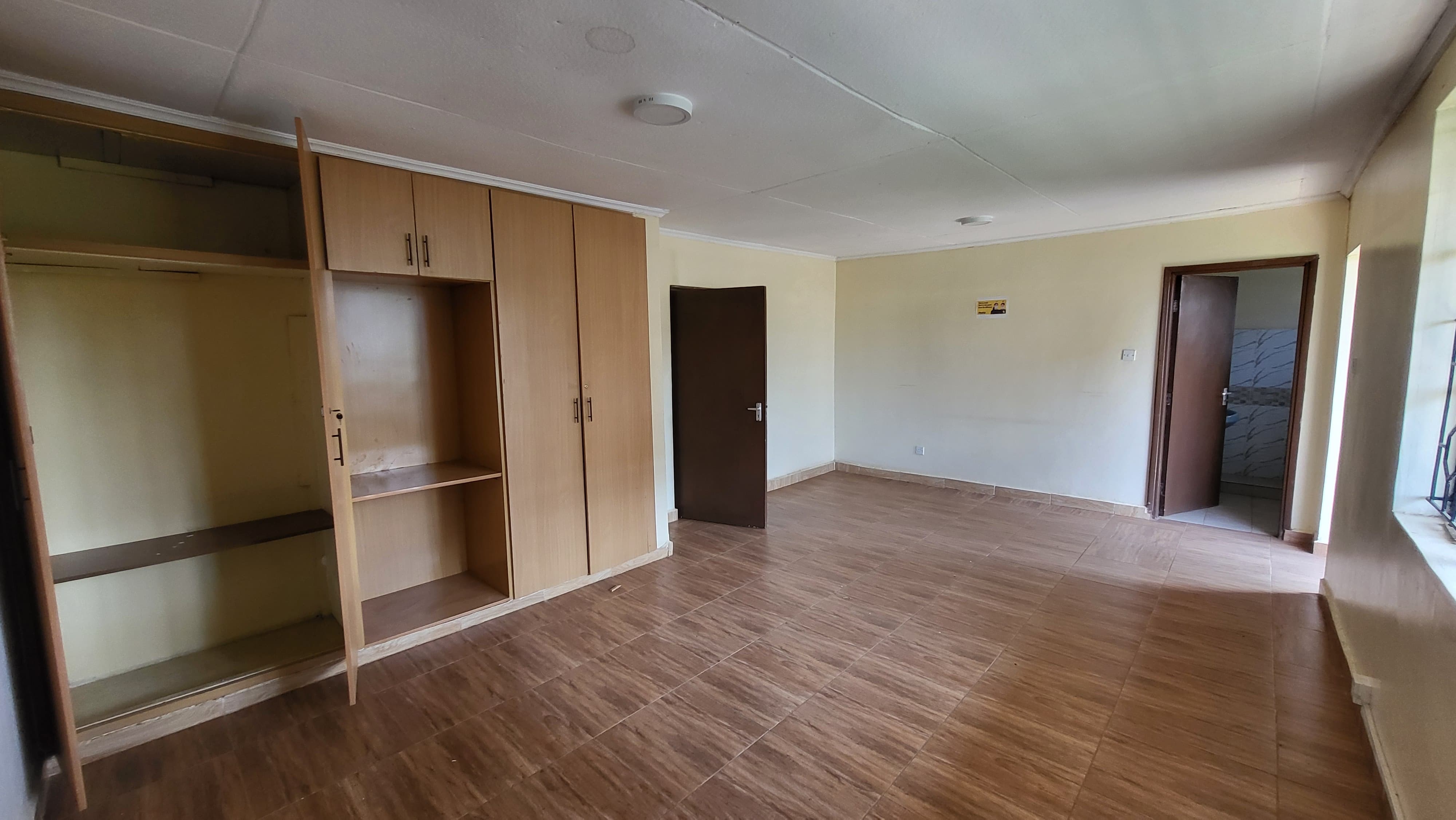 5 Bedroom + SQ House for Rent 