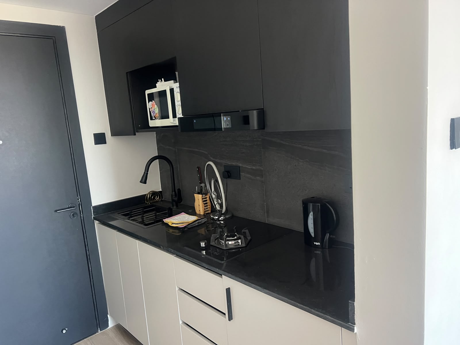 Upperhill Furnished Studio Units for Sale 