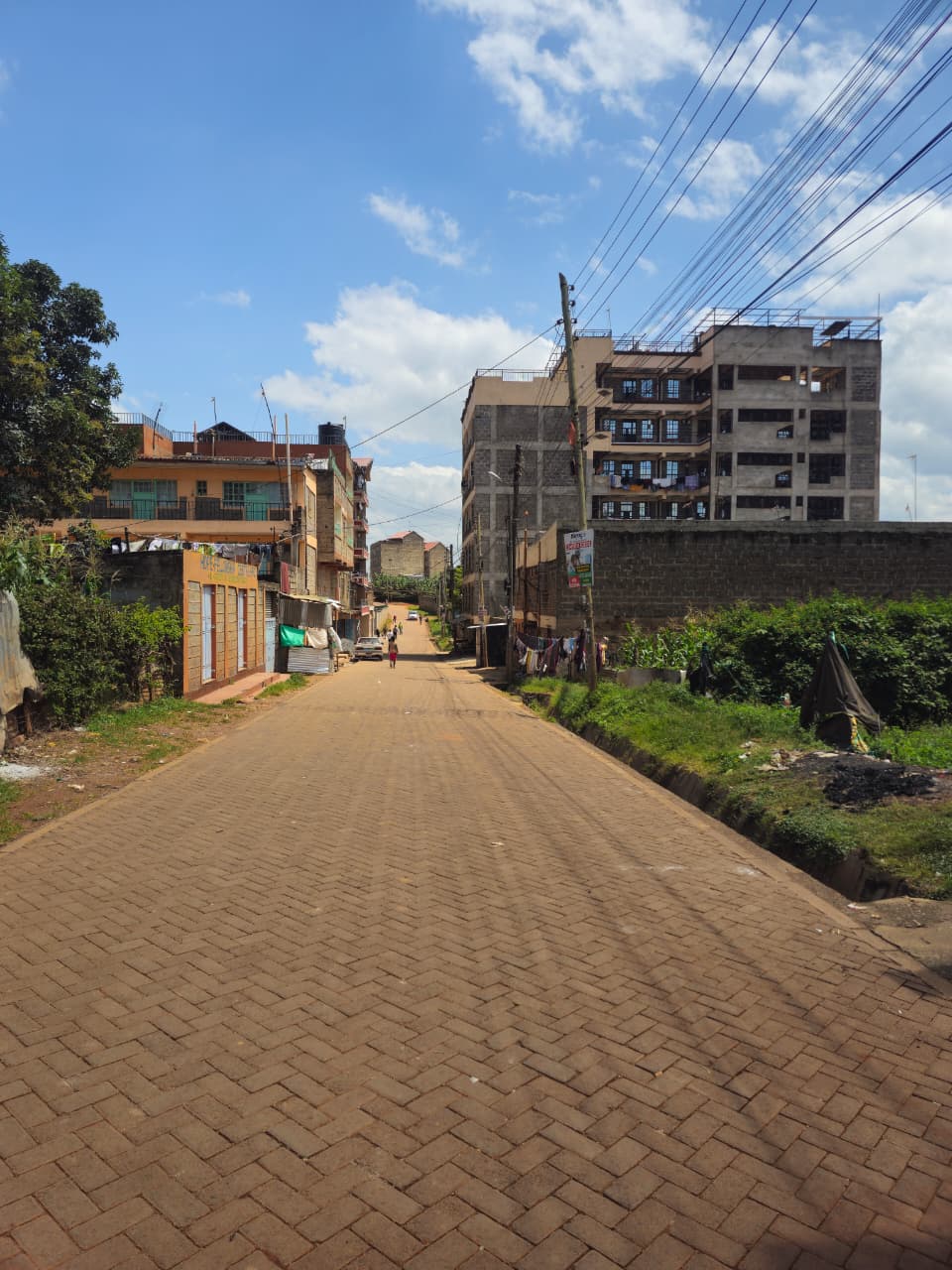 a 40ft by 80 ft commercial plot, suitable for apartment building