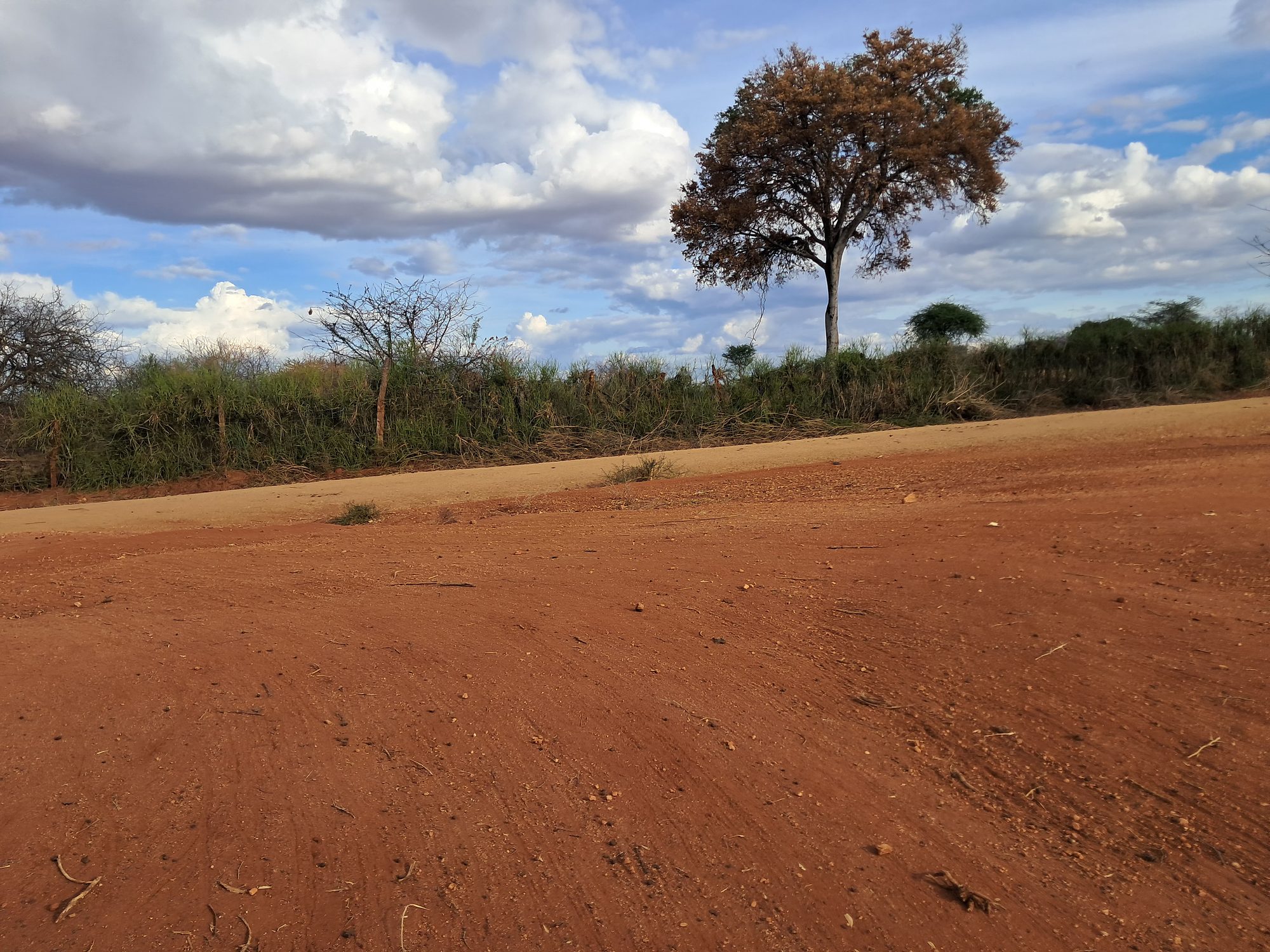 Embu county, Kiambere isako Land next to school institution 350000