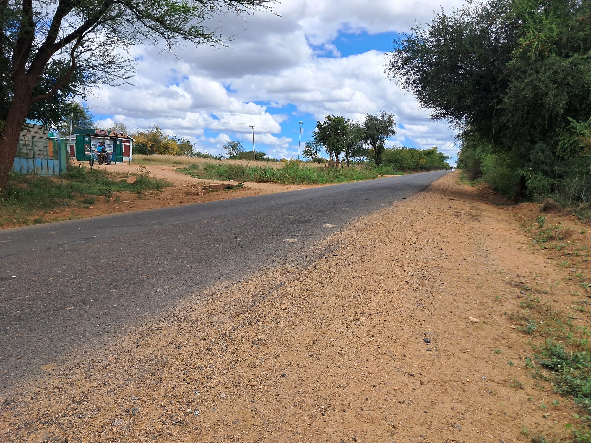 2.5 Acres commercials land touching tarmac road