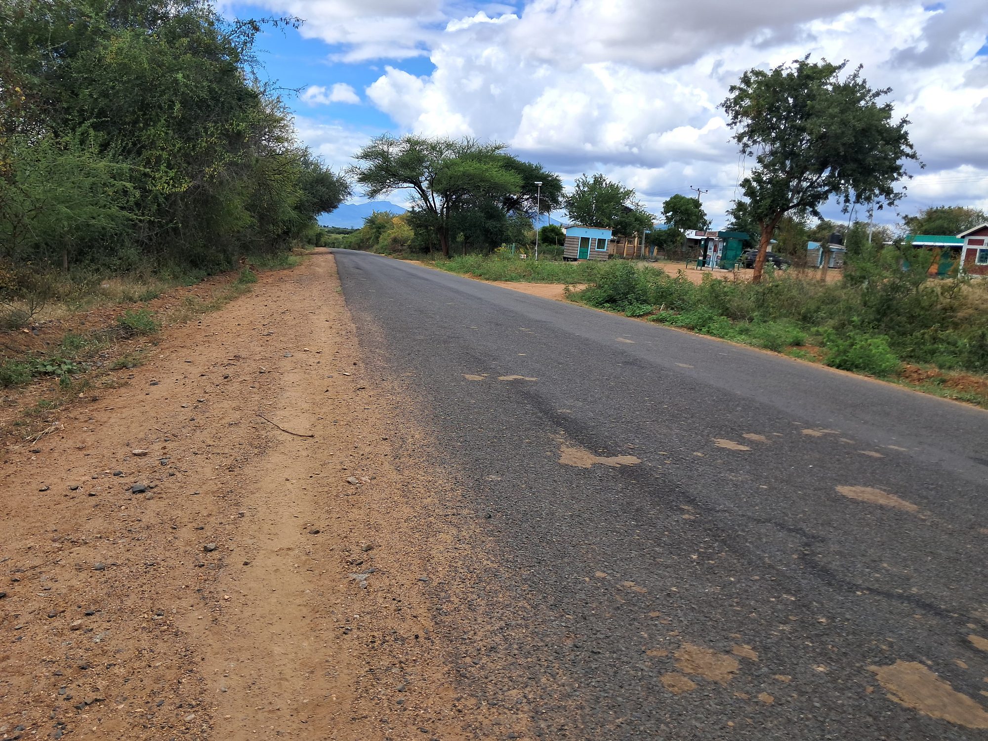 2.5 Acres commercials land touching tarmac road