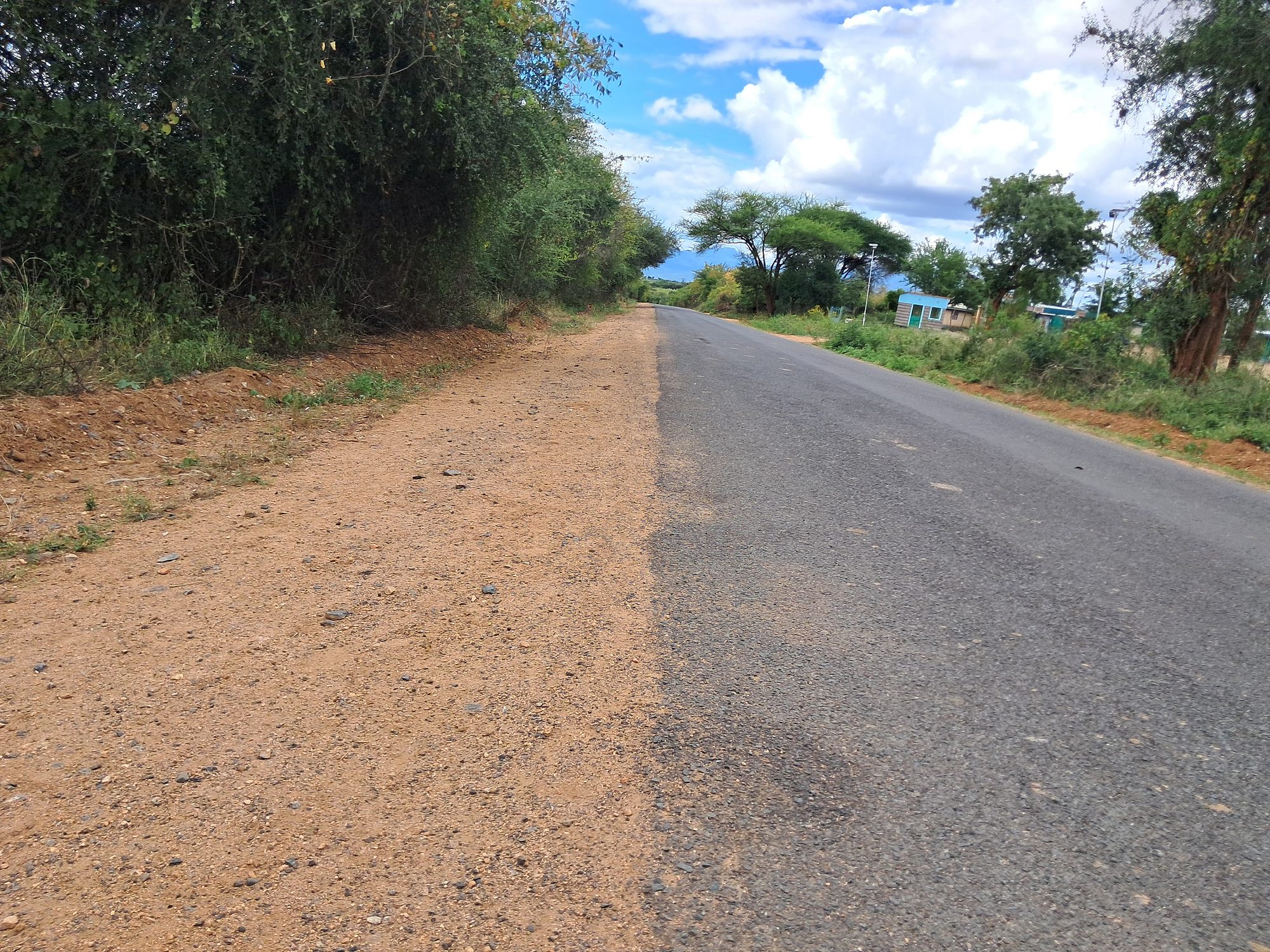 2.5 Acres commercials land touching tarmac road