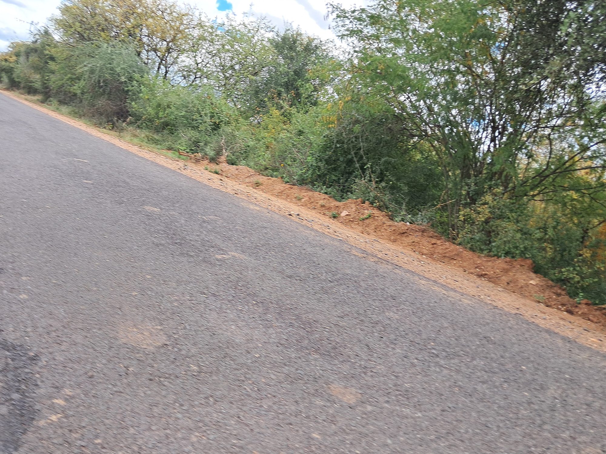 2.5 Acres commercials land touching tarmac road