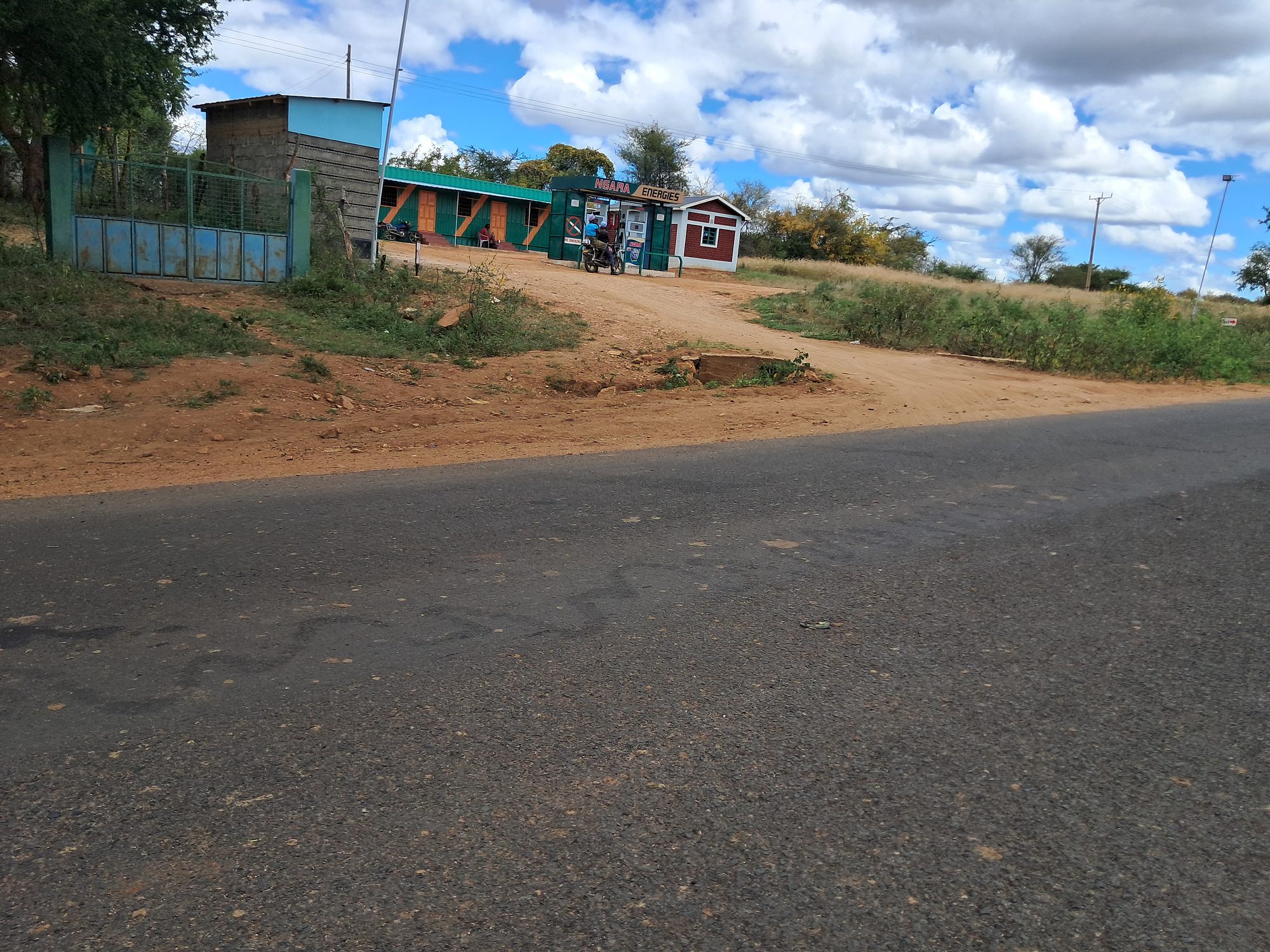2.5 Acres commercials land touching tarmac road