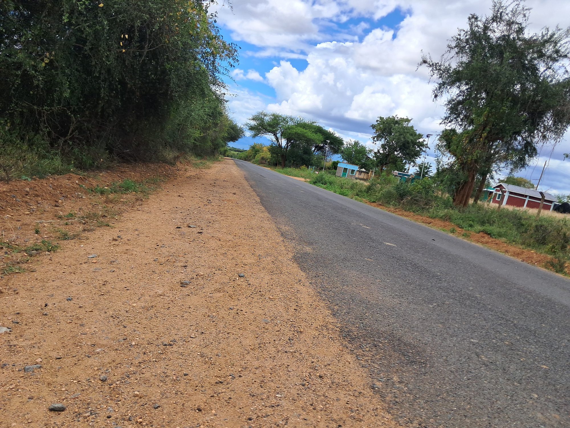 2.5 Acres commercials land touching tarmac road